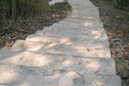 Kwoa Photo Poem 09 Two feet mirror cinquain - Qingcheng Mount 2006