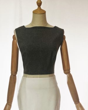 Accountable collection - High-rise sleeveless grey office blouse with boat neck - Effy By Design fashion 02